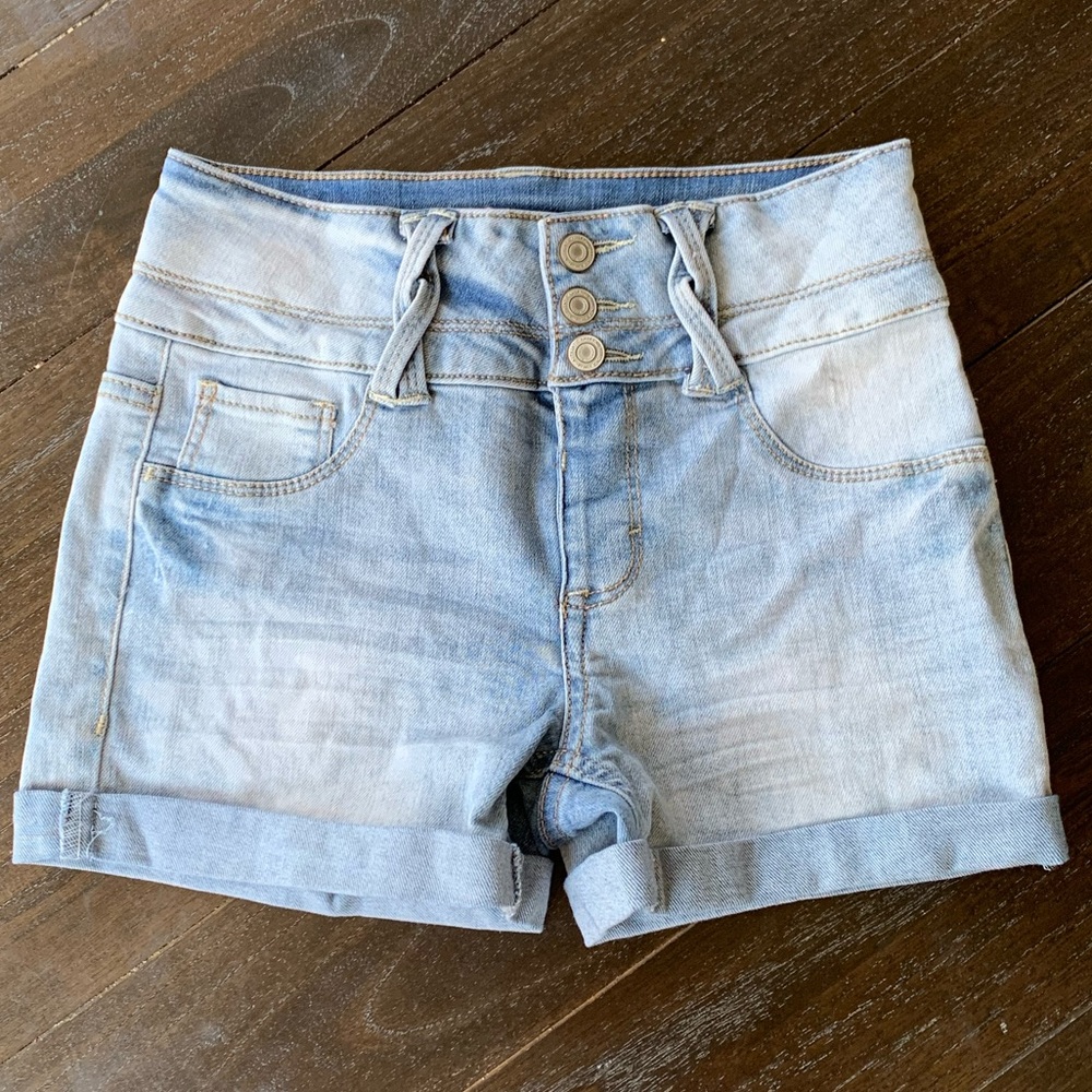 SO high waisted shorts